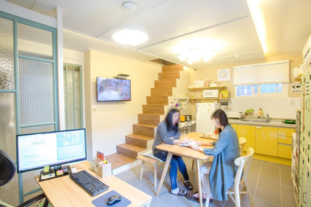 Hostel Vanilla 1 Dongdaemun Seoul Bagian luar foto